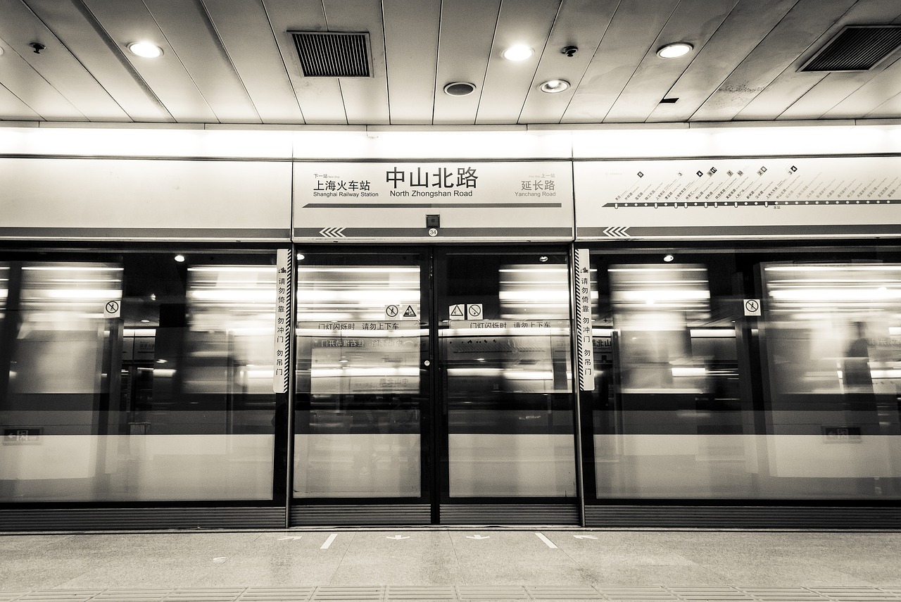 上海地鐵，城市脈搏與流動風(fēng)景的交響樂章